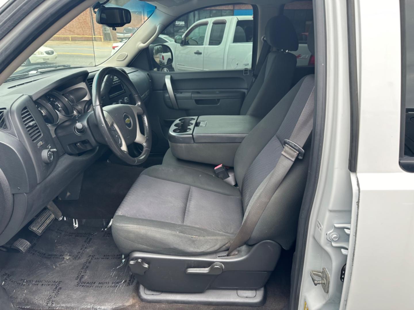 2013 Chevrolet Silverado 1500 (3GCPCSEA5DG) , located at 419 N 18th St., Monroe, LA, 71201, (318) 410-9250, 32.514370, -92.105133 - Photo#1
